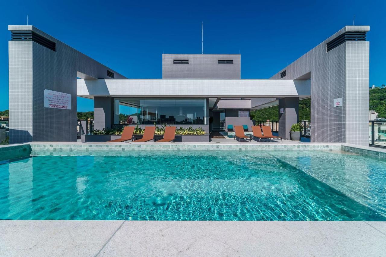 Adra 301 - Apartamento No Centro De Bombinhas - Rooftop Com Piscina E Academia - A Poucos Metros Da Praia - المظهر الخارجي الصورة